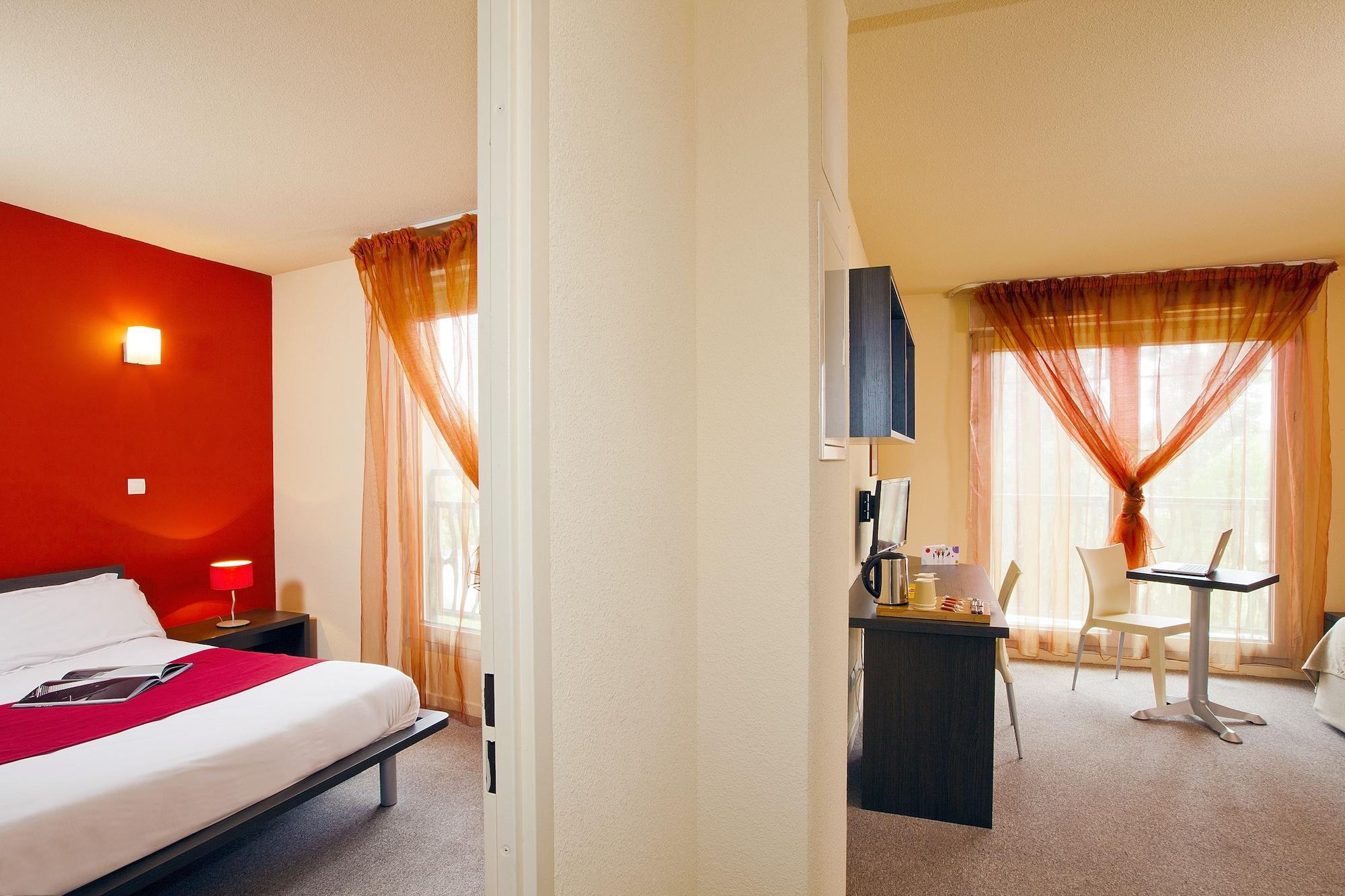 Cerise Valence Aparthotel วาลองซ์ ภายนอก รูปภาพ