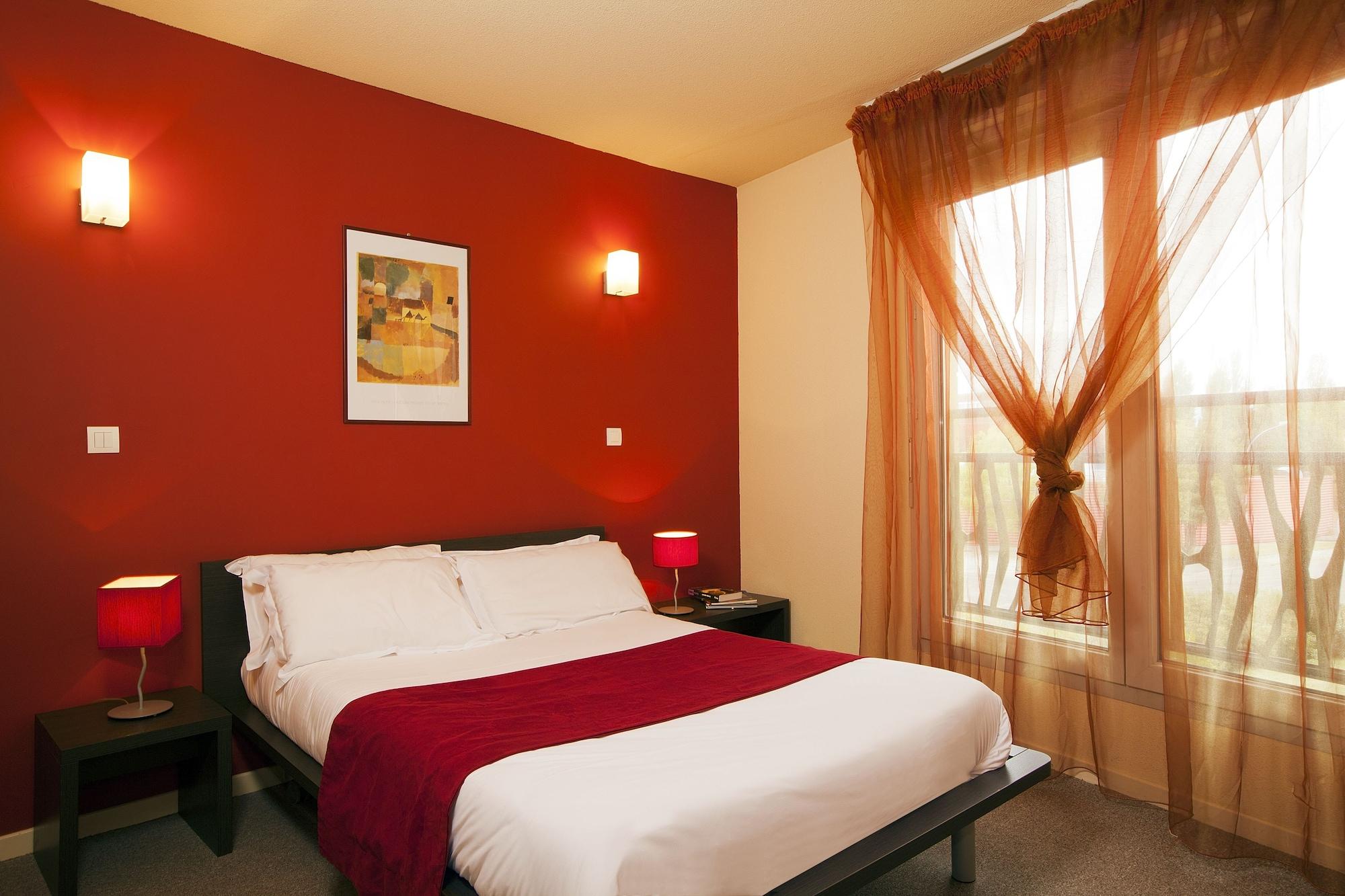 Cerise Valence Aparthotel วาลองซ์ ภายนอก รูปภาพ