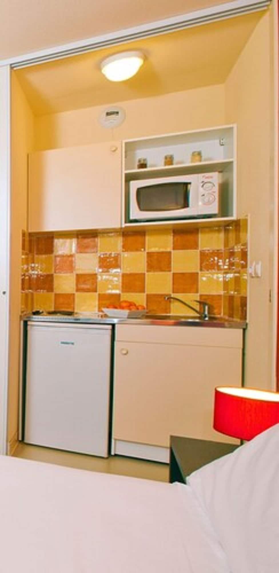 Cerise Valence Aparthotel วาลองซ์ ภายนอก รูปภาพ