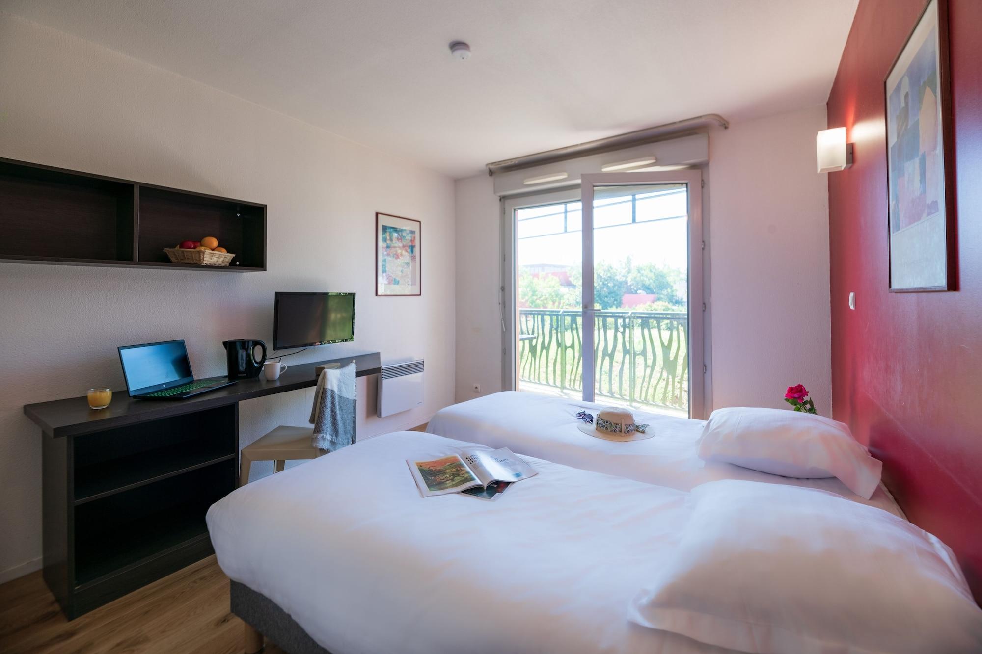 Cerise Valence Aparthotel วาลองซ์ ภายนอก รูปภาพ