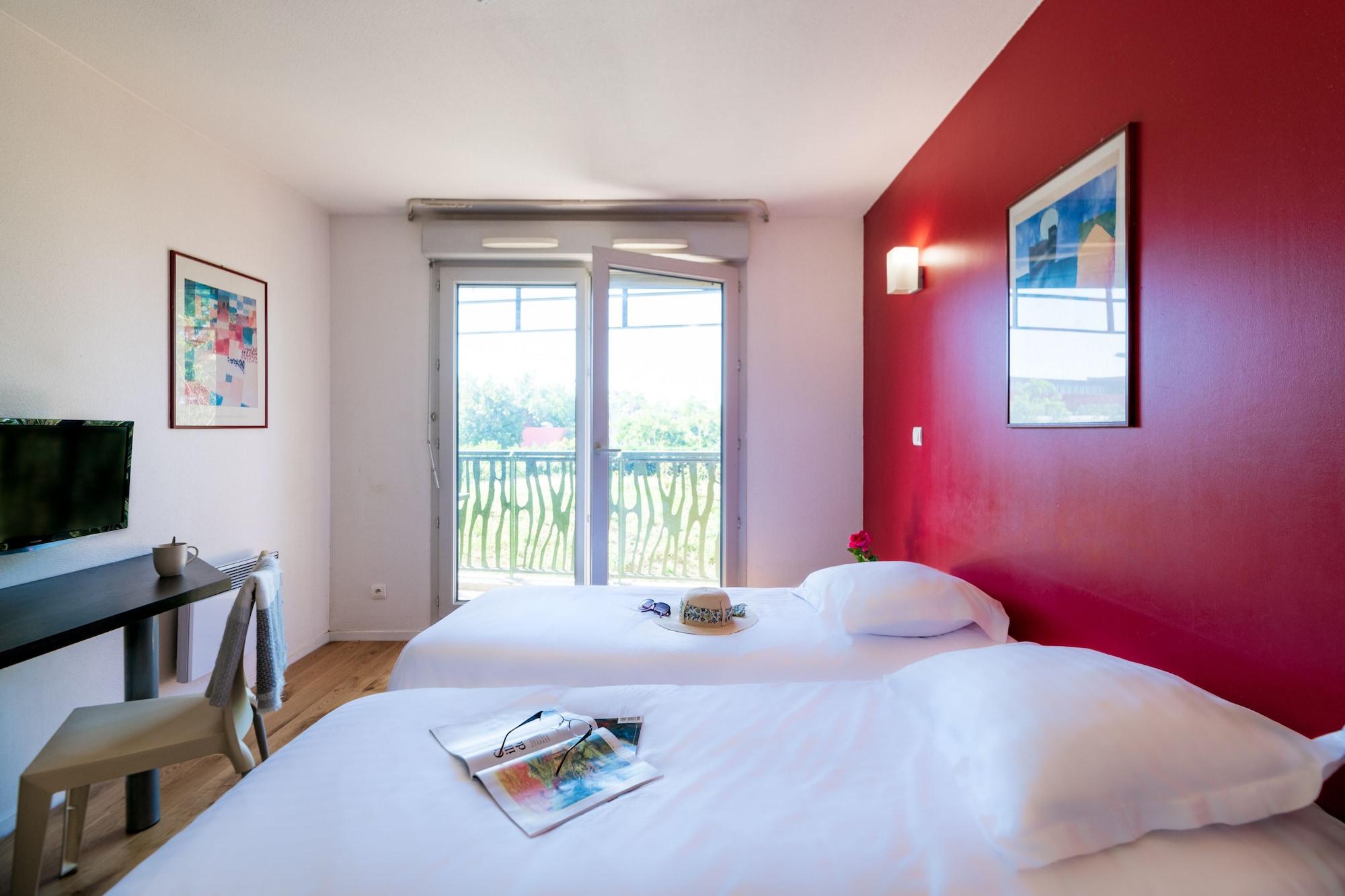Cerise Valence Aparthotel วาลองซ์ ภายนอก รูปภาพ