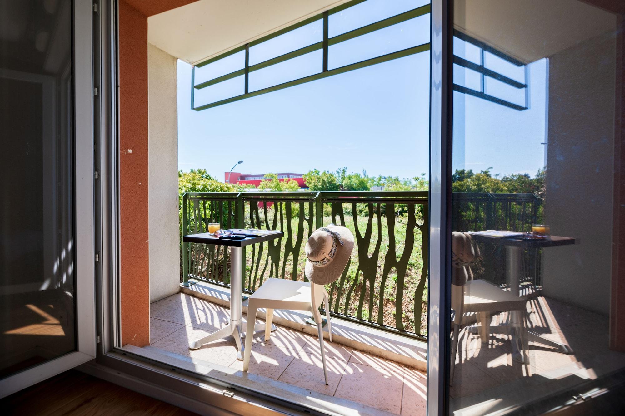 Cerise Valence Aparthotel วาลองซ์ ภายนอก รูปภาพ