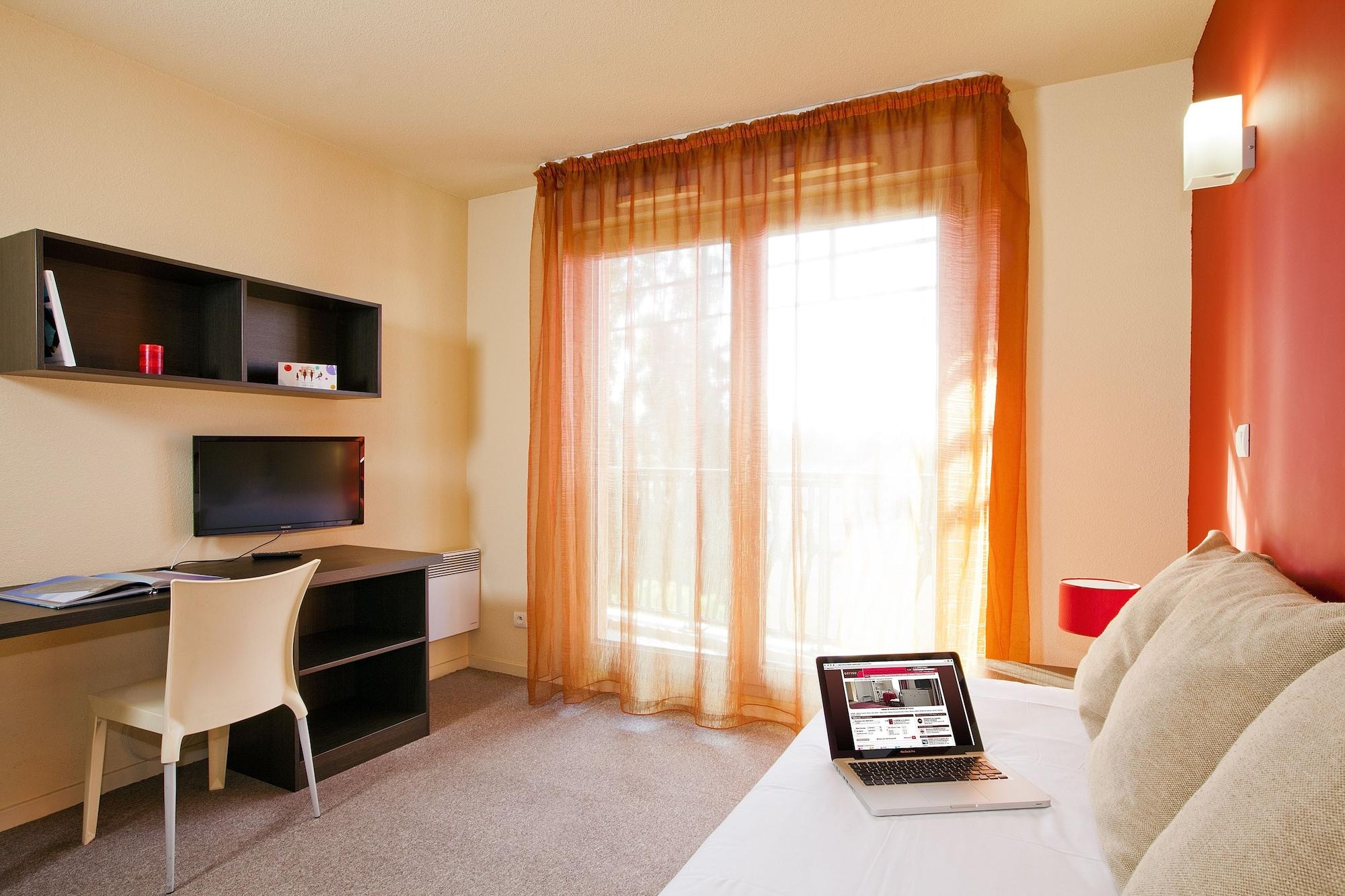 Cerise Valence Aparthotel วาลองซ์ ภายนอก รูปภาพ