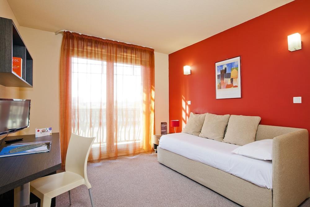 Cerise Valence Aparthotel วาลองซ์ ภายนอก รูปภาพ