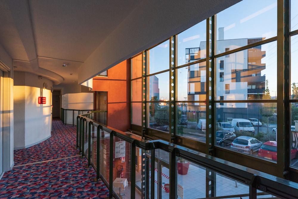 Cerise Valence Aparthotel วาลองซ์ ภายนอก รูปภาพ