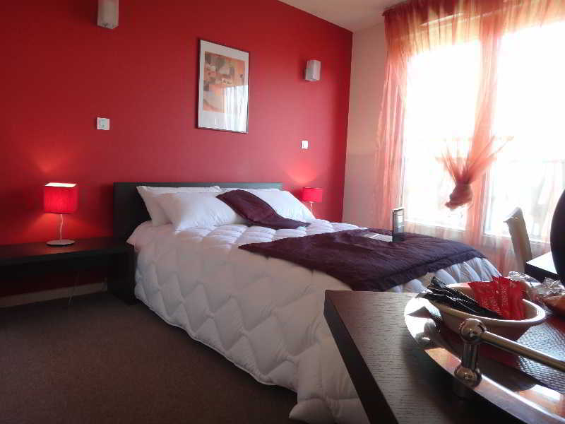 Cerise Valence Aparthotel วาลองซ์ ภายนอก รูปภาพ