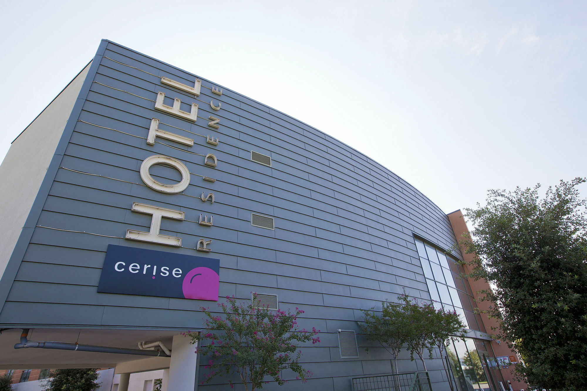 Cerise Valence Aparthotel วาลองซ์ ภายนอก รูปภาพ