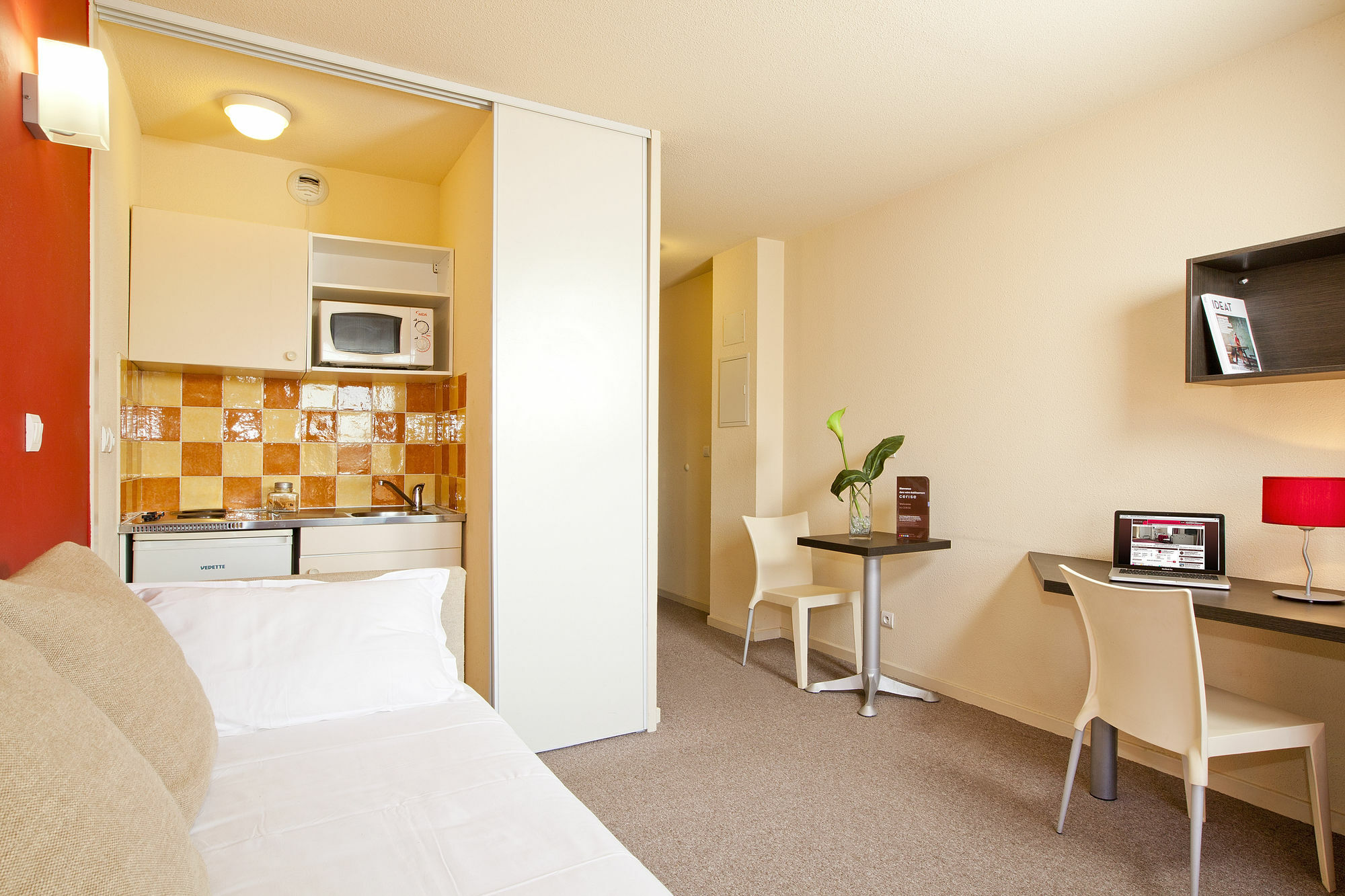 Cerise Valence Aparthotel วาลองซ์ ภายนอก รูปภาพ