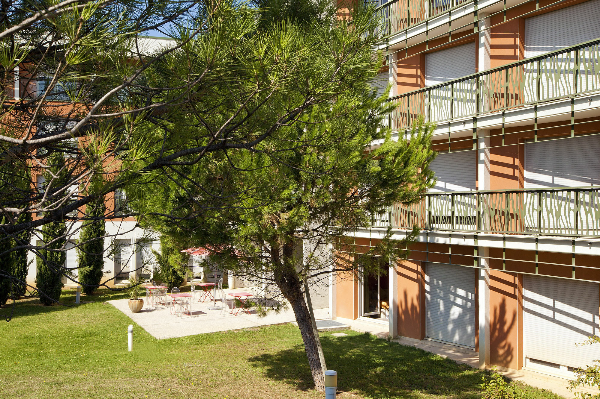 Cerise Valence Aparthotel วาลองซ์ ภายนอก รูปภาพ