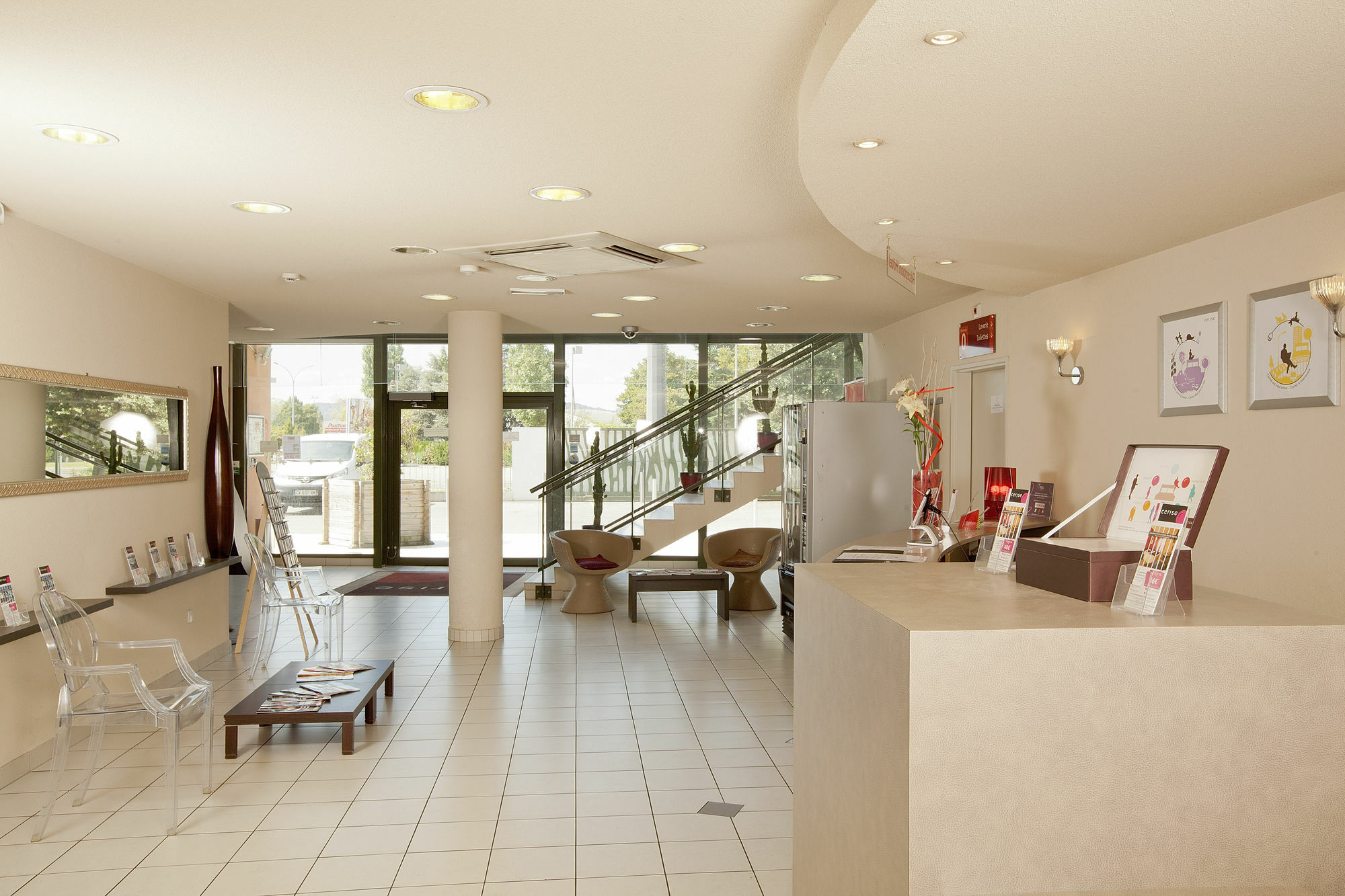 Cerise Valence Aparthotel วาลองซ์ ภายนอก รูปภาพ